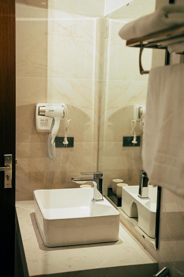 Milan Hotel Ниньбинь Экстерьер фото